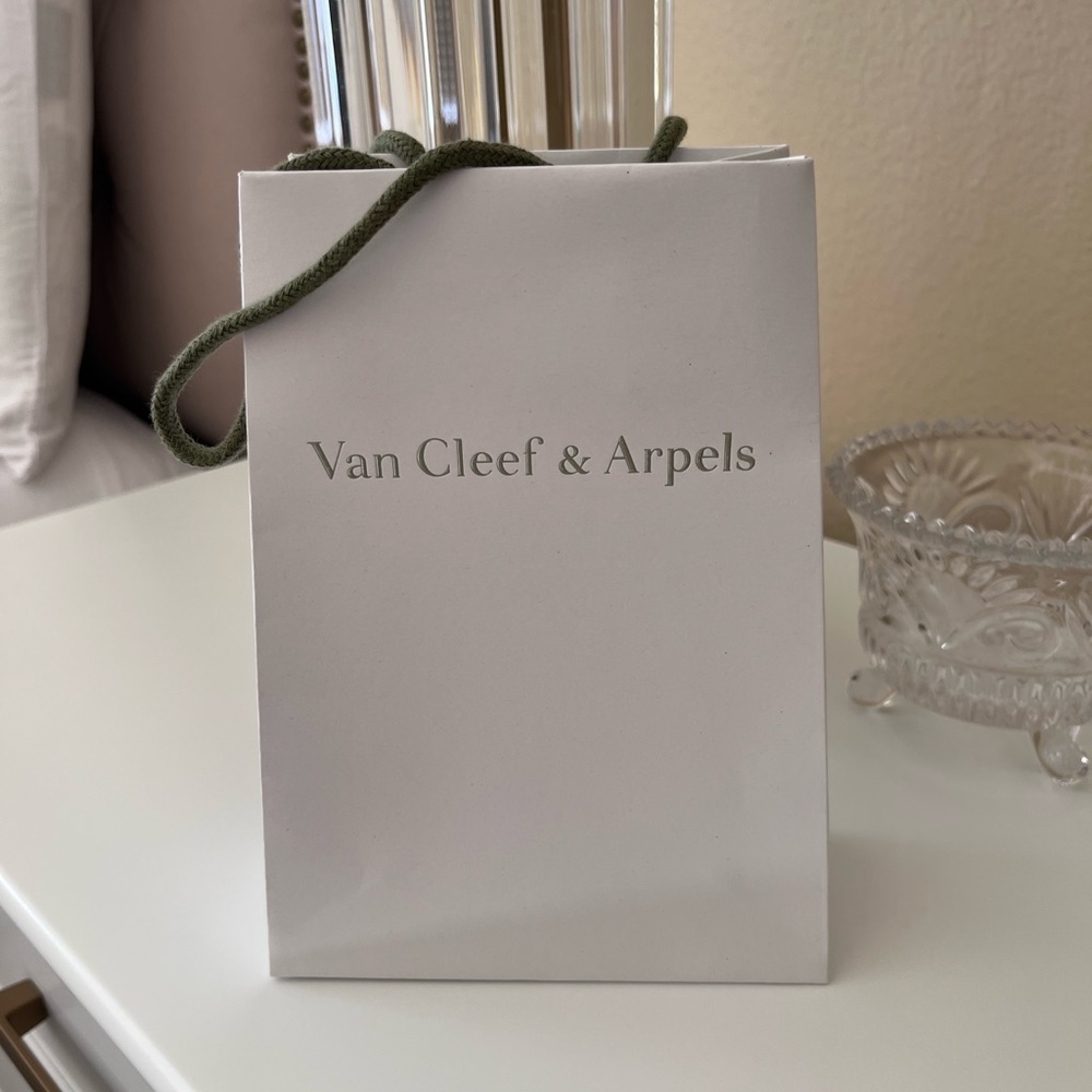 Van Cleef & Arpels Shopping Bag 8x8 in